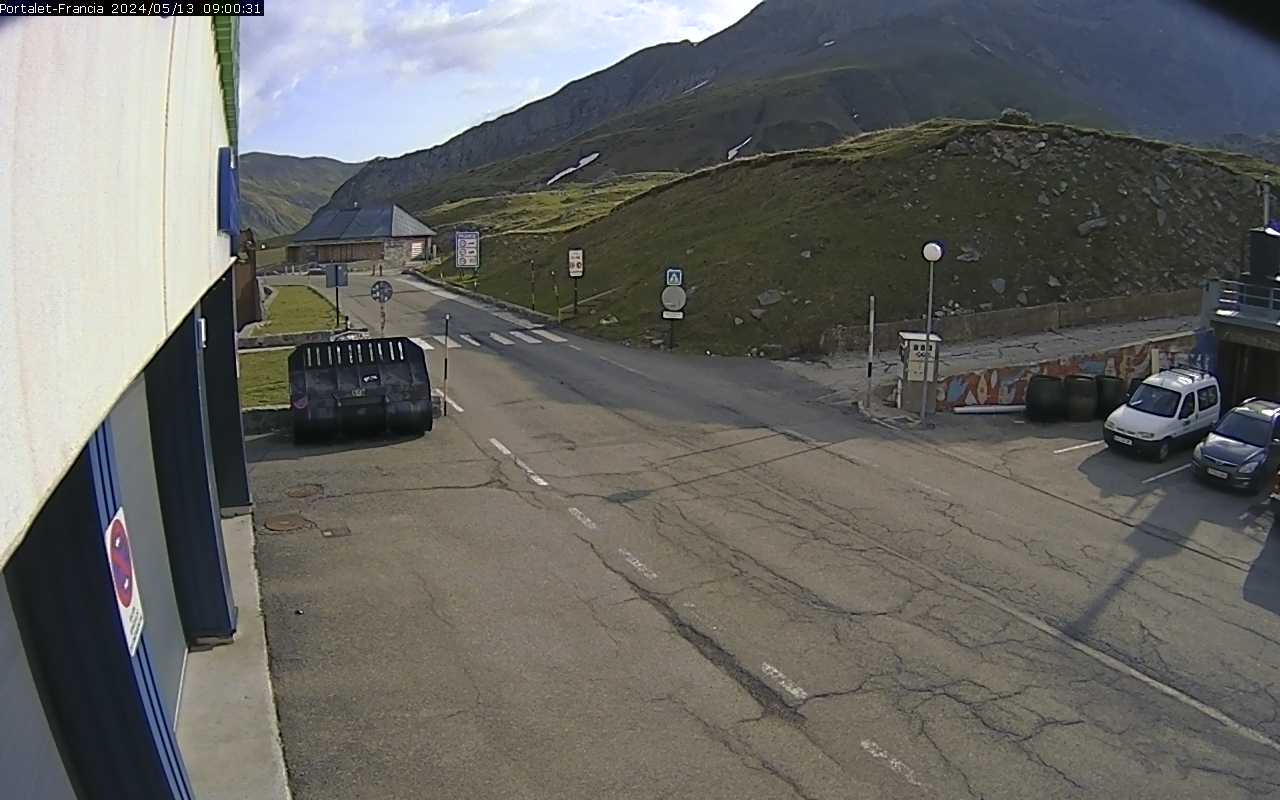 Webcam au col du Pourtalet dans la montagne d'Aneu à la frontière entre la France et l'Espagne à 1800 mètres d'altitude